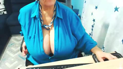 Snapshot of sweetladyrebeka chatting on December 2, 5:35 pm Rebeka online show from December 2, 5:35 pm