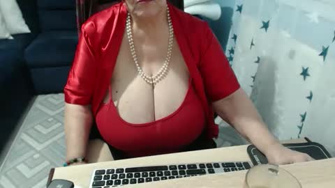 Snapshot of sweetladyrebeka chatting on October 17, 3:04 pm Rebeka online show from October 17, 3:04 pm