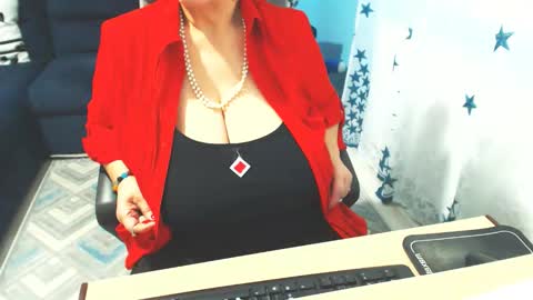 Snapshot of sweetladyrebeka chatting on December 3, 4:28 pm Rebeka online show from December 3, 4:28 pm