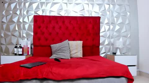 Lauren online show from March 17, 5:33 am