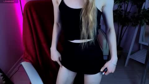 sweetllyshy online show from November 19, 9:42 am