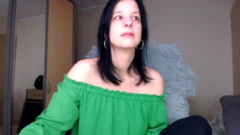 JenJenny online show from February 6, 9:00 am