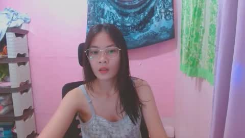 Mia online show from May 2, 12:19 pm