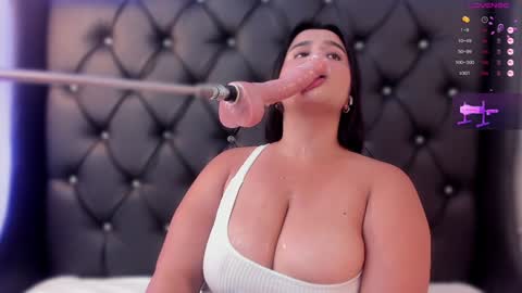 Snapshot of sweett_katty_ chatting on January 20, 7:35 pm 1430 - 22-00 online show from January 20, 7:35 pm