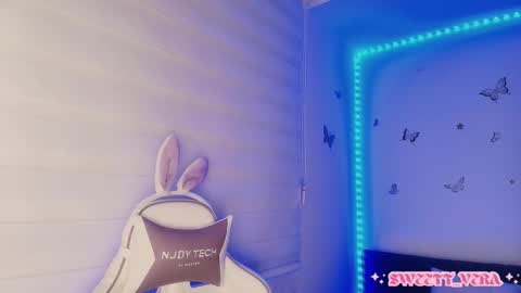 Veronica Independent Model online show from October 16, 10:40 am