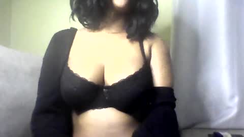 Vee online show from July 3, 9:21 pm