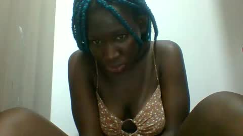 sweevagina22 online show from March 9, 9:40 pm