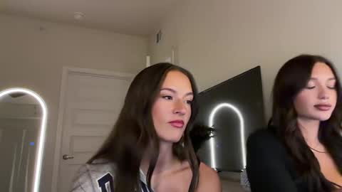 sydneyharperrr online show from August 4, 3:34 am