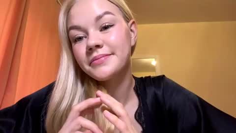 Mia online show from June 13, 3:09 pm