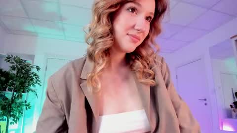 Ellie online show from November 3, 7:23 am