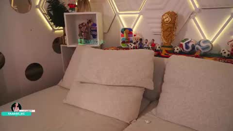 TAANNI online show from June 16, 9:49 pm