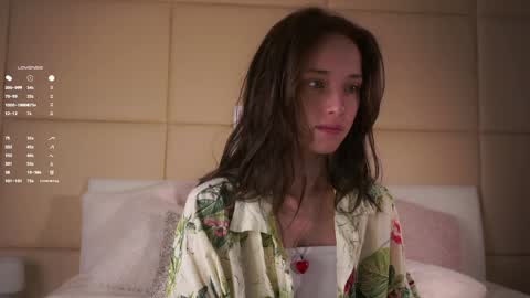 Mia online show from June 8, 1:39 am