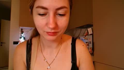  Kira  online show from March 18, 6:40 am