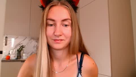  Kira  online show from October 31, 7:45 am