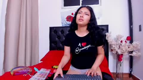 Hi im sara online show from July 10, 1:44 pm