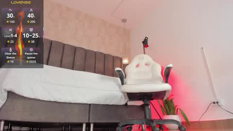 Tania Dias online show from September 18, 8:18 pm