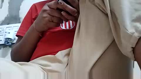 taniya_roy4628 online show from April 28, 3:21 am