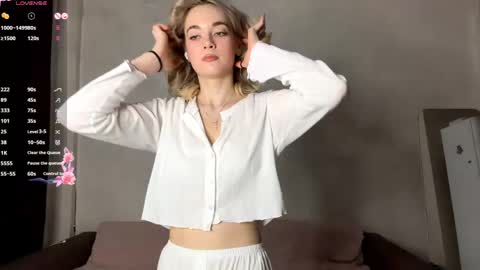 Mia online show from May 4, 2:04 am