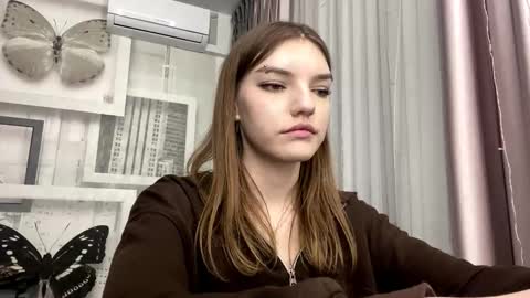 Mia online show from March 5, 4:25 pm