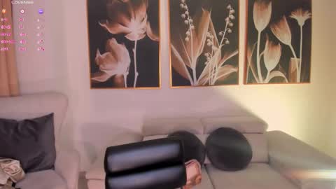 Snapshot of taralawrence chatting on October 10, 5:34 am Tara Lawrence online show from October 10, 5:34 am