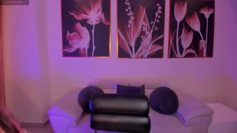 Tara Lawrence online show from November 21, 3:41 am