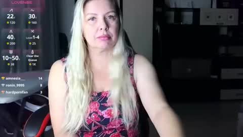 Snapshot of tasha__moon chatting on October 15, 4:31 pm Tasha Moon online show from October 15, 4:31 pm