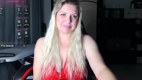 Snapshot of tasha__moon chatting on October 18, 5:15 pm Tasha Moon online show from October 18, 5:15 pm