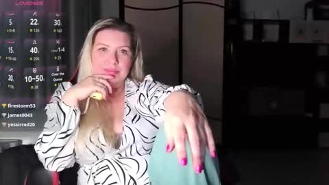 Snapshot of tasha__moon chatting on October 16, 4:53 pm Tasha Moon online show from October 16, 4:53 pm
