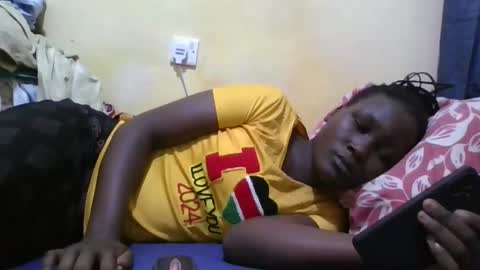 tashacute20 online show from April 26, 2:37 pm