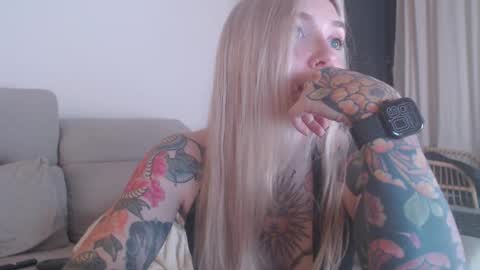 tattoobbgirl online show from November 15, 5:58 pm