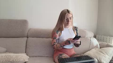 tattoobbgirl online show from August 3, 3:07 pm