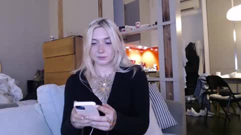 Snapshot of tattoobbgirl chatting on March 4, 7:43 pm tattoobbgirl online show from March 4, 7:43 pm
