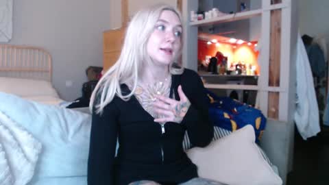 Snapshot of tattoobbgirl chatting on February 21, 5:20 pm tattoobbgirl online show from February 21, 5:20 pm