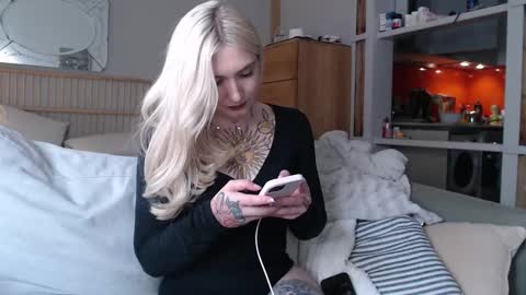 Snapshot of tattoobbgirl chatting on February 24, 2:58 pm tattoobbgirl online show from February 24, 2:58 pm