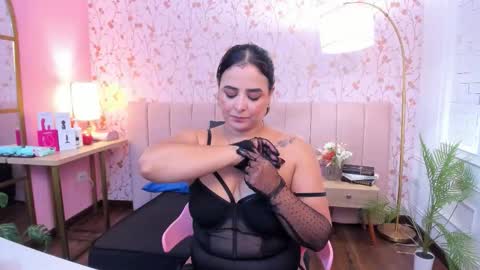 Taylor Bennet online show from December 22, 12:30 pm