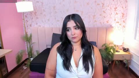 Taylor Bennet online show from April 27, 1:52 pm