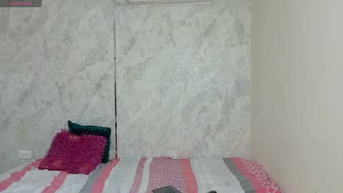 taylor_gil0 online show from July 6, 1:27 pm