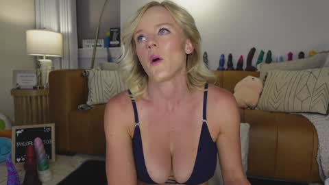Snapshot of taylor_love_303 chatting on September 16, 10:23 am Taylor -- online show from September 16, 10:23 am