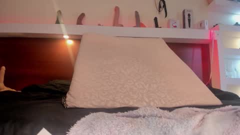 Taylor online show from November 28, 9:51 pm