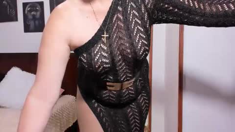 taylorhot72_ online show from May 6, 2:15 am