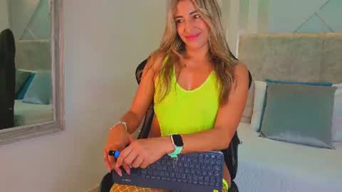 tayra online show from July 28, 8:52 pm