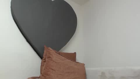 ALICIA--- online show from October 22, 5:56 am