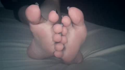 Viv West online show from December 17, 4:49 am