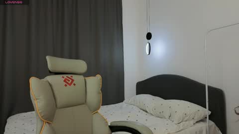 Mia online show from April 26, 2:15 pm