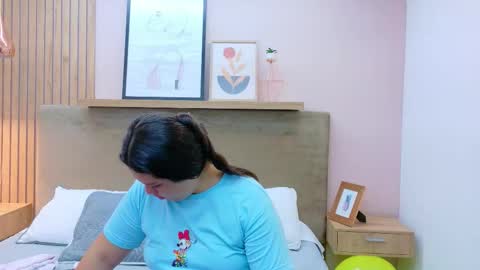 tessa stones online show from March 18, 3:00 am