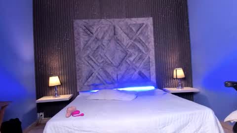 tessalowe online show from September 18, 9:02 pm