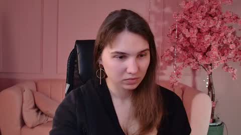 Tessa online show from June 17, 5:42 am