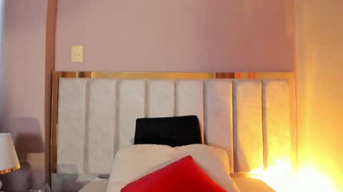 Tessamonroee online show from May 4, 6:55 pm