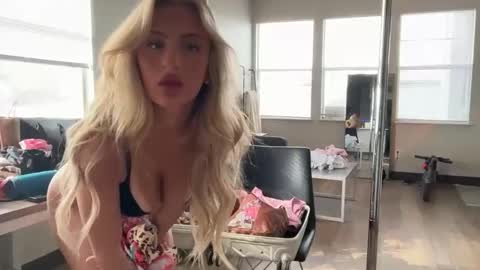 tessaxsloane online show from March 10, 11:09 pm