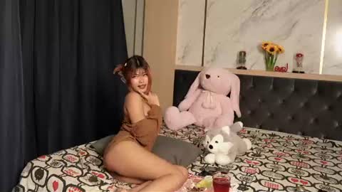 thaitwix online show from July 2, 5:30 pm